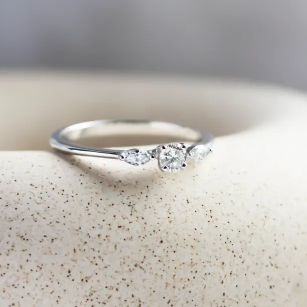 Zásnubní prsten s diamanty DARA Image