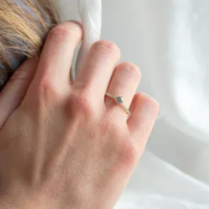 Zásnubní prsten se salt and pepper diamantem a bočními diamanty SANREMO Thumbnail