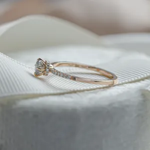 Zásnubní prsten se salt and pepper diamantem a bočními diamanty SANREMO Thumbnail