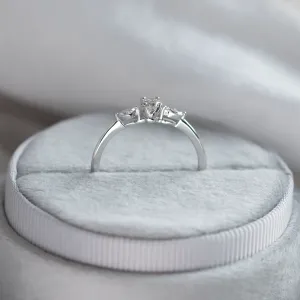 Zásnubní prsten s diamanty DARA Thumbnail