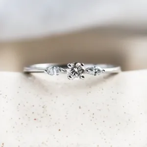 Zásnubní prsten s diamanty DARA