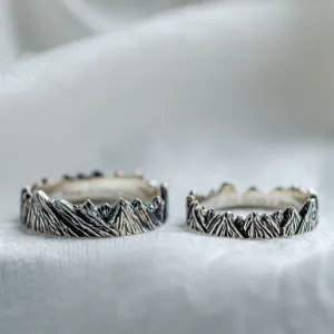 Snubní prsteny ve tvaru hor s černým rhodiem SILVRETTA