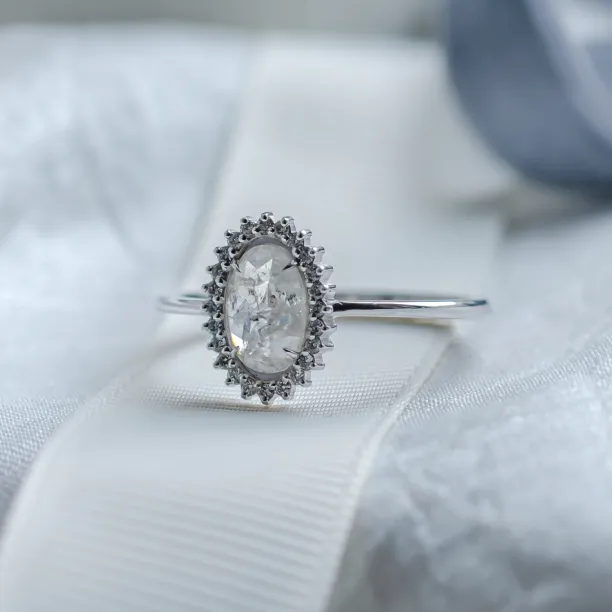 Netradiční halo zásnubní prsten se salt and pepper diamanty RIDLEY Image