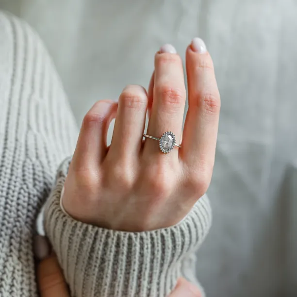 Netradiční halo zásnubní prsten se salt and pepper diamanty RIDLEY Image