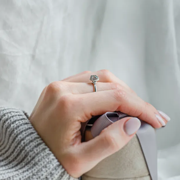 Luxusní zásnubní prsten se salt and pepper diamanty TANAQUIL Image