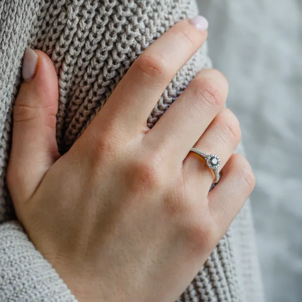 Halo zásnubní prsten se salt and pepper diamanty MARILLA Image