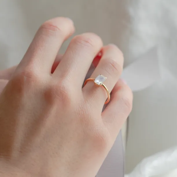 Zásnubní prsten s měsíčním kamenem TATIANA Image