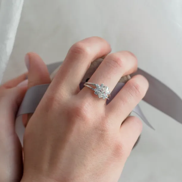 Vintage zásnubní prsten ze zlata s moissanity THEODORE Image