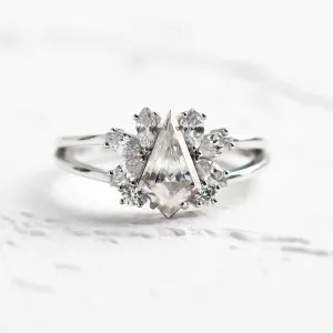 Vintage zásnubní prsten ze zlata s moissanity THEODORE