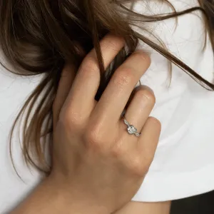 Luxusní zásnubní prsten s cushion lab grown diamantem GEOFFREY Thumbnail