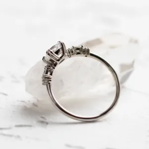 Luxusní zásnubní prsten s cushion lab grown diamantem GEOFFREY Thumbnail