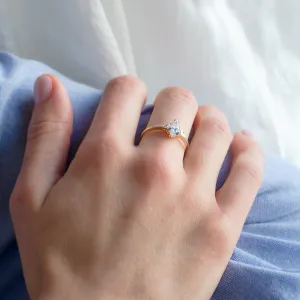 Elegantní zásnubní prsten s kite moissanity DOMPHI Thumbnail