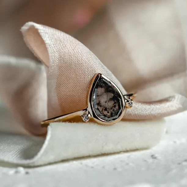 Cluster ring with salt and pepper diamonds KERELA Image