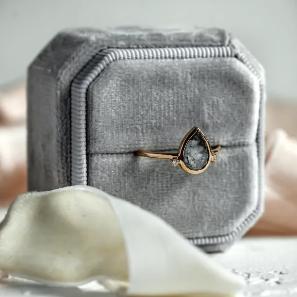 Cluster ring with salt and pepper diamonds KERELA Image