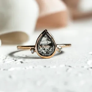 Cluster ring with salt and pepper diamonds KERELA Thumbnail