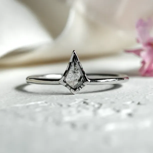 Engagement ring with kite salt'n'pepper diamond BLITZ Image