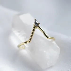 Vykrojený snubní prsten s kite salt and pepper diamantem NELLY Thumbnail