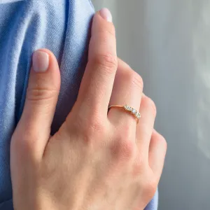 Zlatý prsten se třemi laboratorními diamanty AVELA