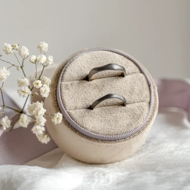 Černé nepravidelné snubní prsteny SHALE Image