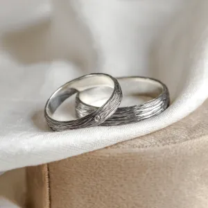 Černé snubní prsteny s povrchem stromové kůry EBEN Thumbnail