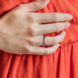 Černé snubní prsteny ze zlata s tepaným povrchem AZTEK Thumbnail