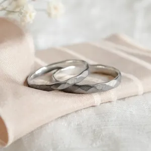 Černé snubní prsteny ze zlata s tepaným povrchem AZTEK Thumbnail