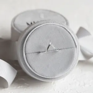 Vykrojený snubní prsten s kite salt and pepper diamantem NELLY Thumbnail