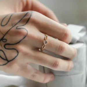 Solid gold Irish knot ring for women with strawberry quartz QUEENLY