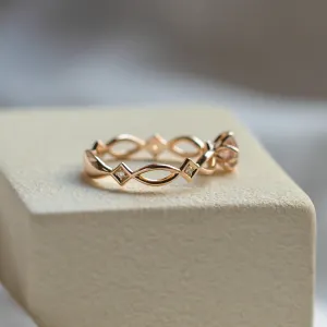 Solid gold Irish knot ring for women with strawberry quartz QUEENLY Thumbnail