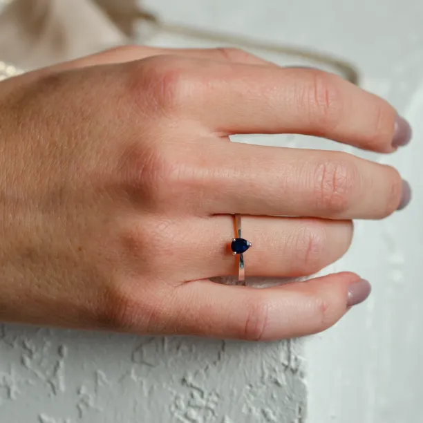 Engagement ring with blue sapphire LOUIS Image