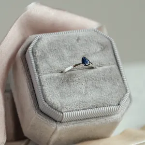 Engagement ring with blue sapphire LOUIS Thumbnail