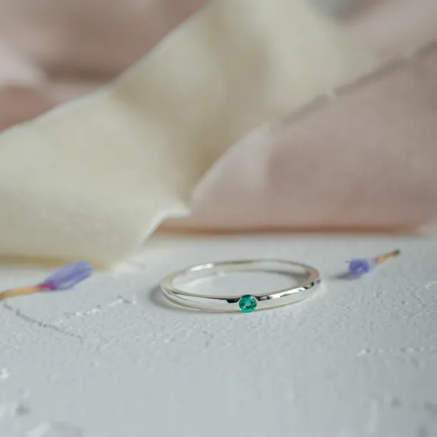 Minimalistický prsten se smaragdem HAIMERALD Image