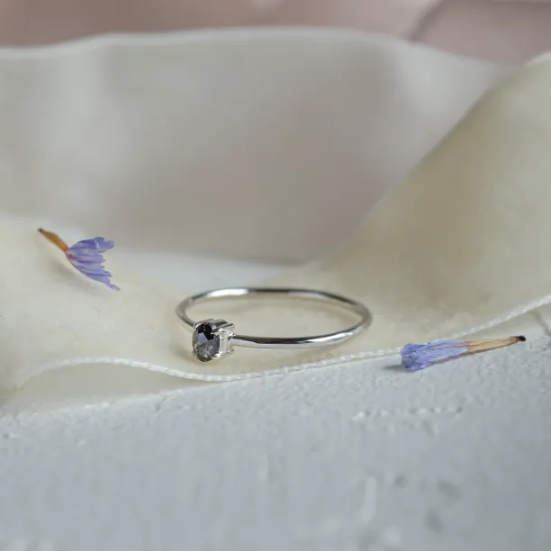 Decent salt'n'pepper diamond ring ORBITAL Image