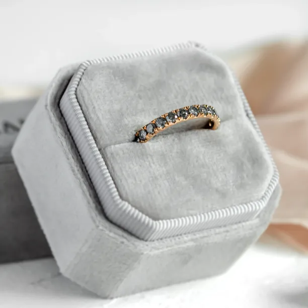 Zlatý eternity prsten s diamanty salt and pepper LAVA Image