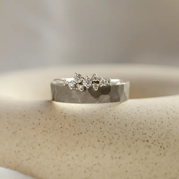 Netradiční snubní prsteny s černým rhodiem a diamanty ROMA Image