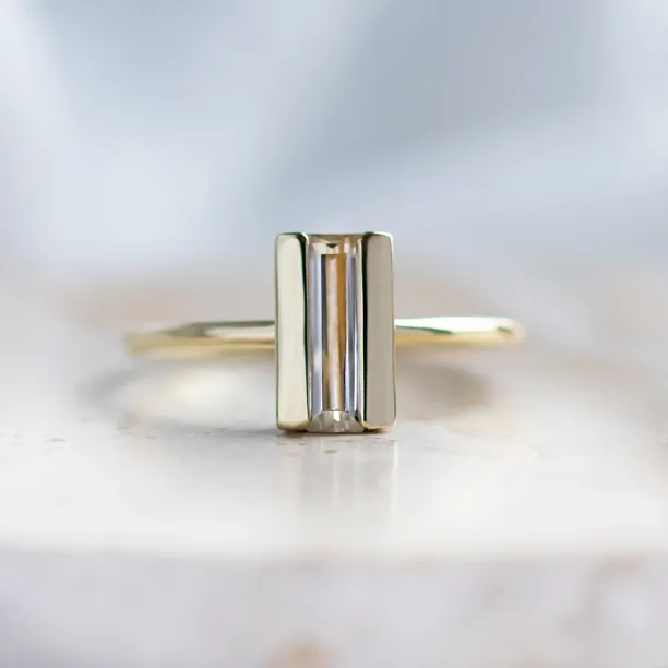 Originální zásnubní prsten s baguette moissanitem SLAVA Image