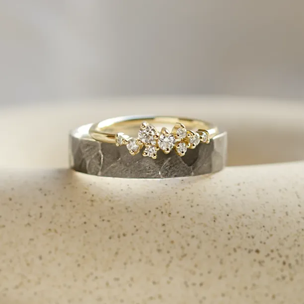 Netradiční snubní prsteny s černým rhodiem a diamanty ROMA Image