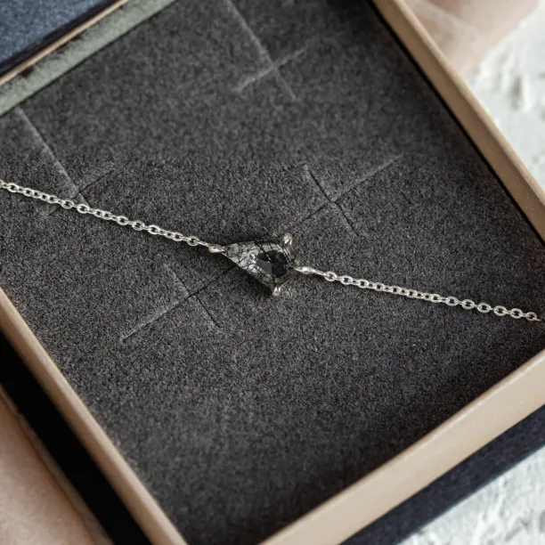 Minimalistický náramek s kite rutilovým křišťálem POLLISIO Image