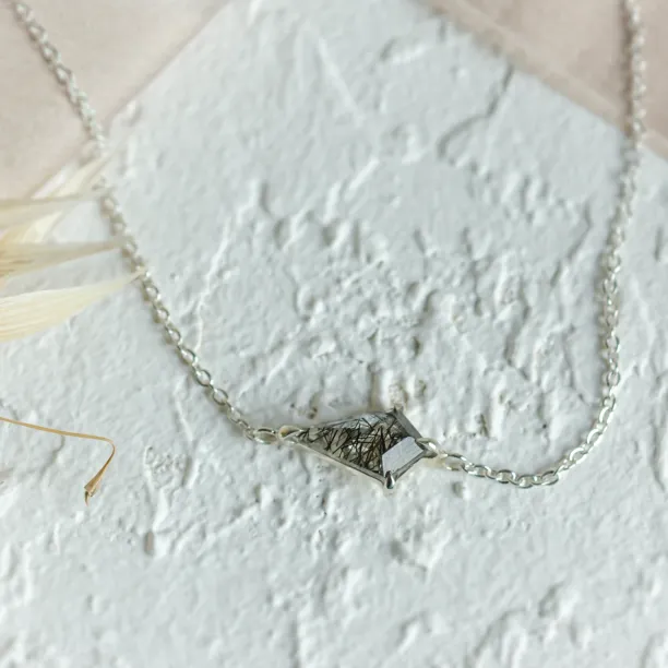 Minimalistický náramek s kite rutilovým křišťálem POLLISIO Image