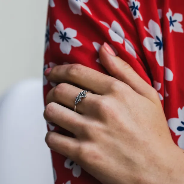 Cluster bezel ring with salt'n'pepper diamonds BUBBLE Image