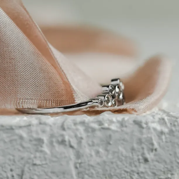 Cluster bezel ring with salt'n'pepper diamonds BUBBLE Image