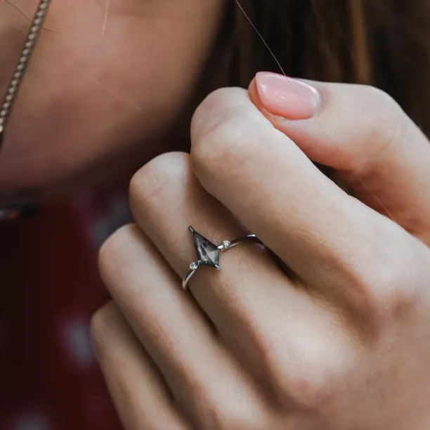 Unusual engagement ring with salt'n'pepper diamonds VALENTINO Image