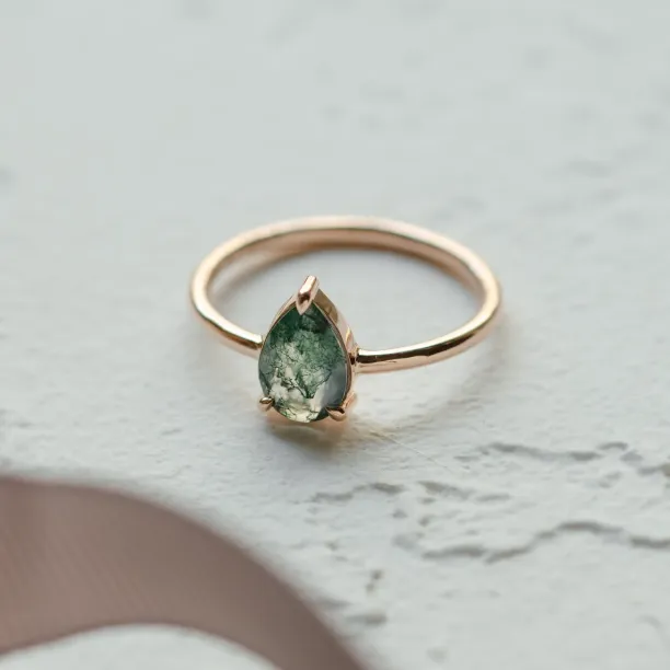 Minimalist engagement ring with moss agate FREYA Image