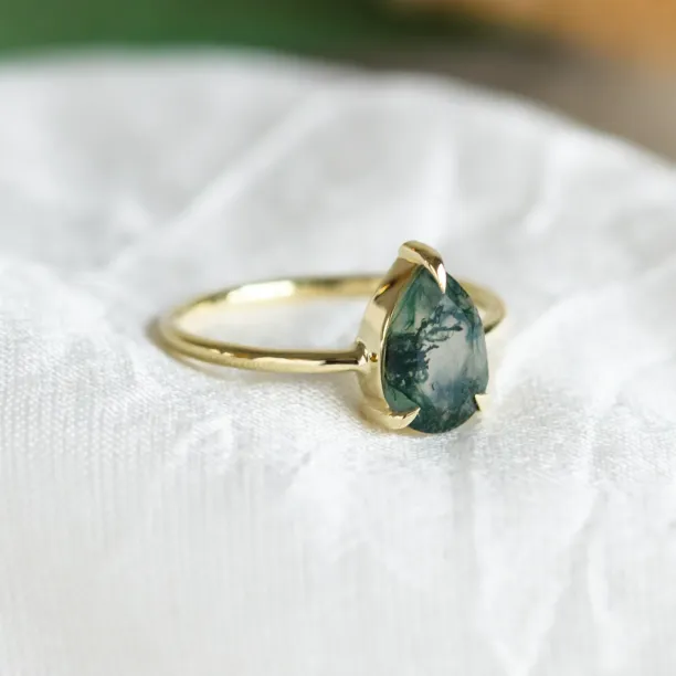 Minimalist engagement ring with moss agate FREYA Image