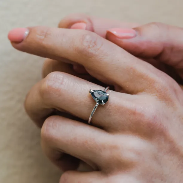 Minimalist engagement ring with moss agate FREYA Image