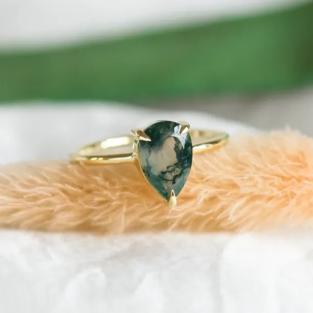 Minimalist engagement ring with moss agate FREYA Image