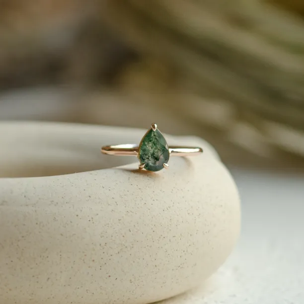Minimalist engagement ring with moss agate FREYA Image