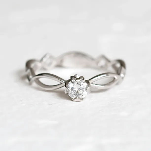 Entwined ring with lab-grown diamond QUEENO Image