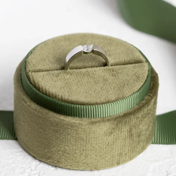 Engagement ring with lab-grown diamond in tension setting MOVIKO Image