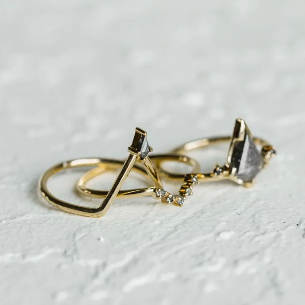 Engagement ring set with salt'n'pepper diamonds MEGHAN Image